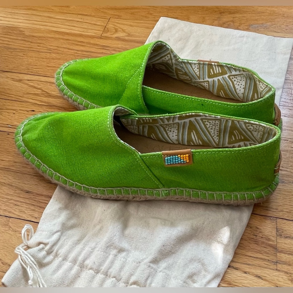 Ubuntu Vibrant Green Slip-On Espadrilles